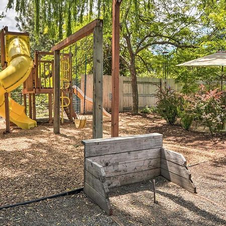 Central Medford Family Retreat With Large Yard! Exteriér fotografie