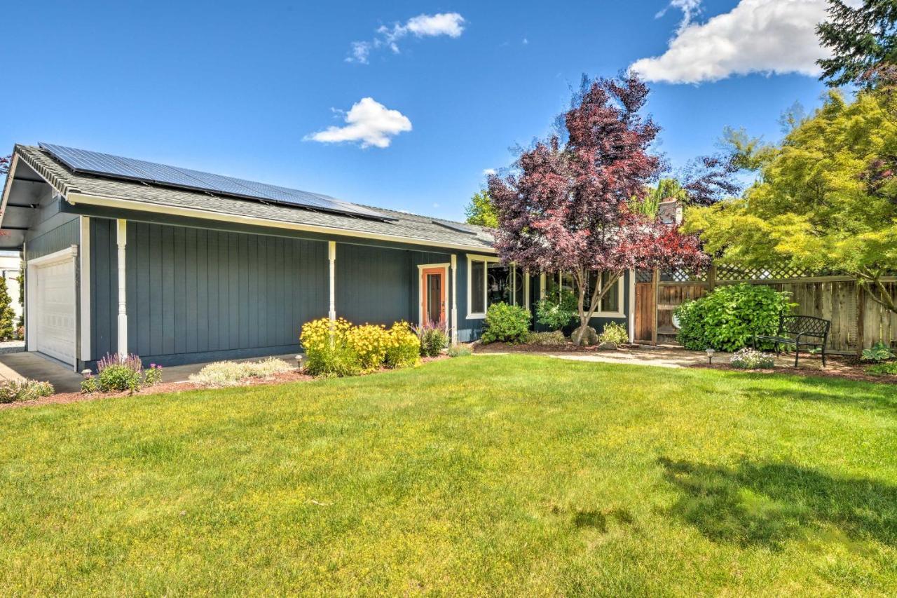 Central Medford Family Retreat With Large Yard! Exteriér fotografie