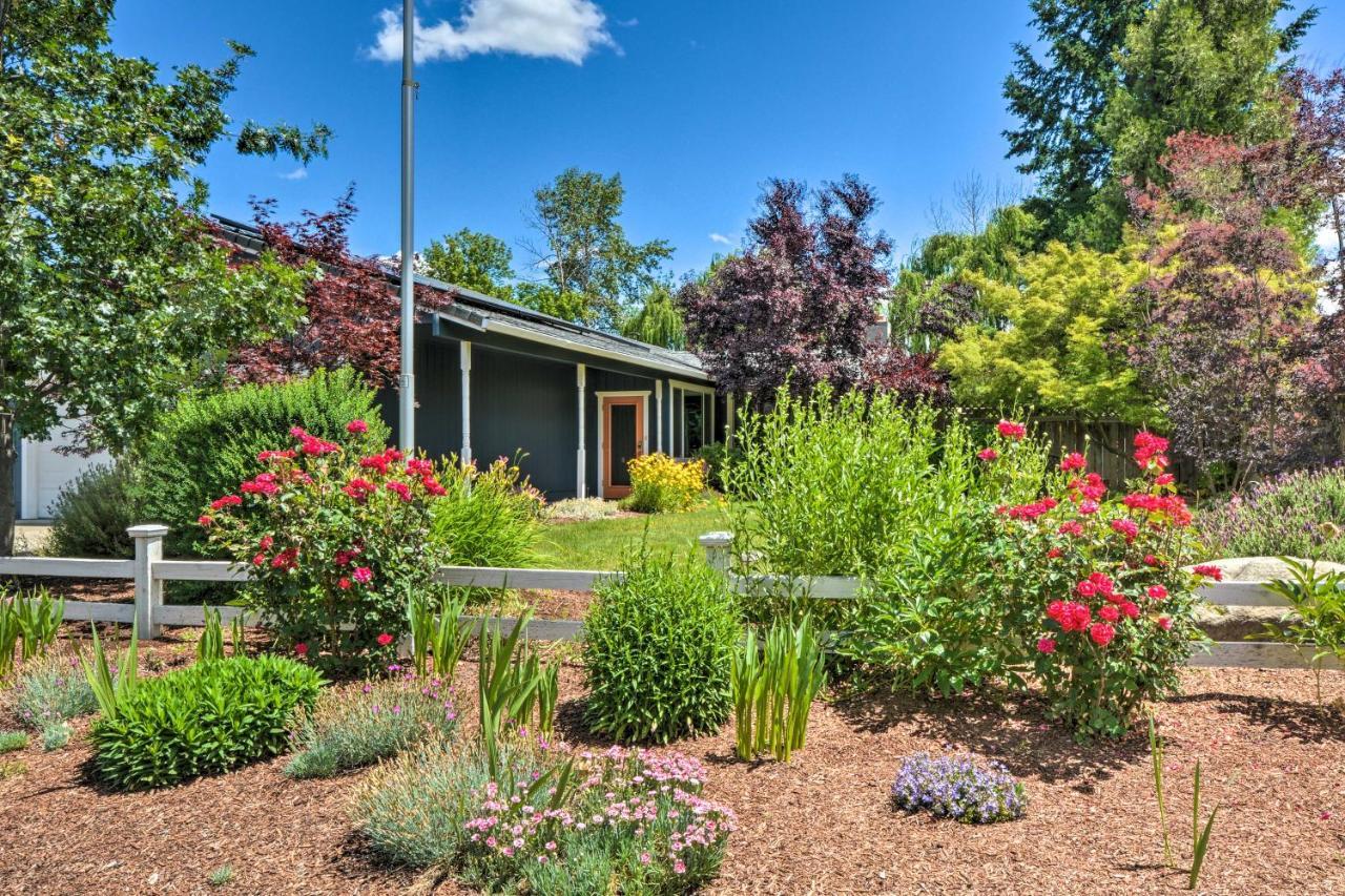Central Medford Family Retreat With Large Yard! Exteriér fotografie