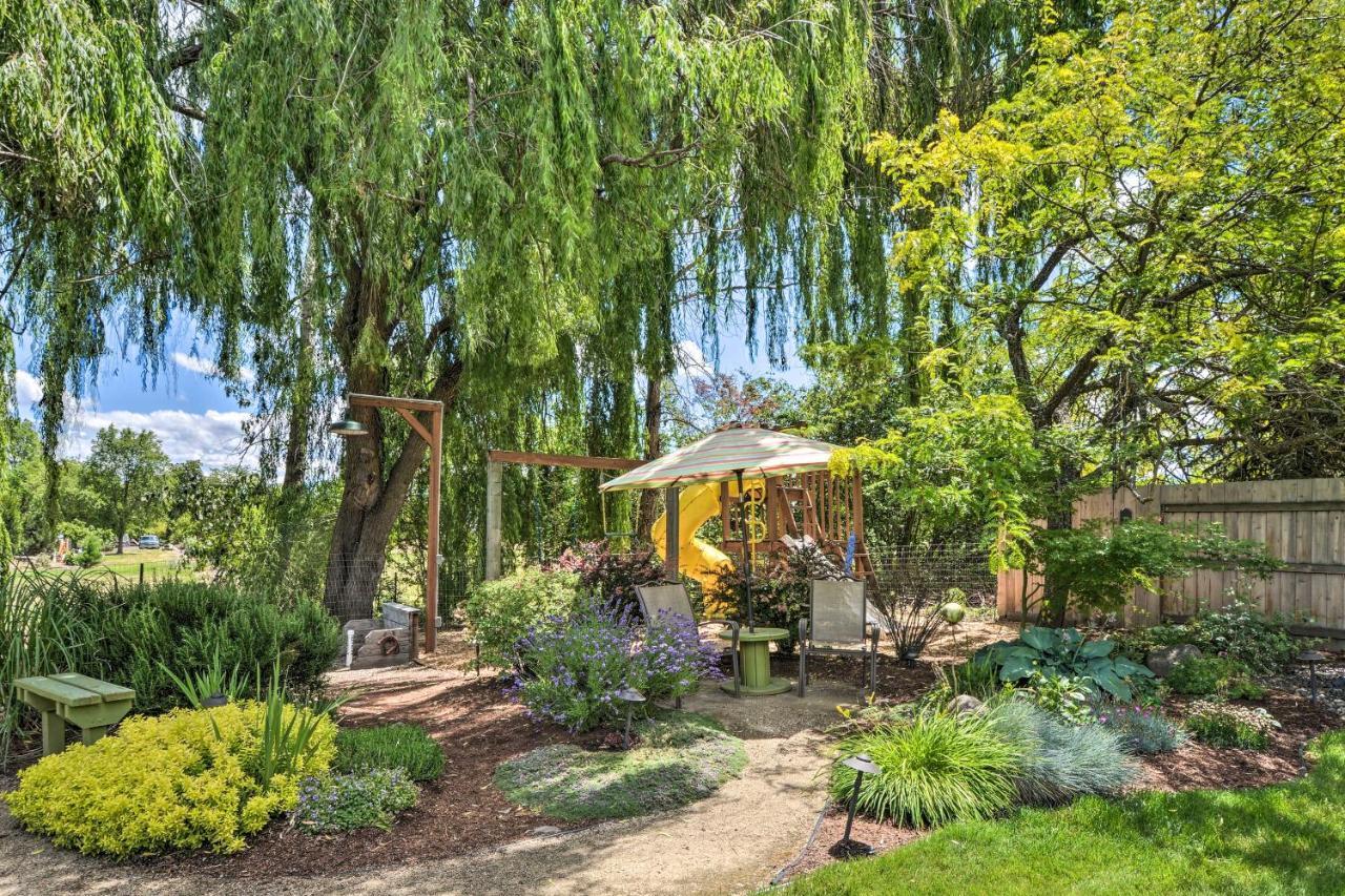 Central Medford Family Retreat With Large Yard! Exteriér fotografie