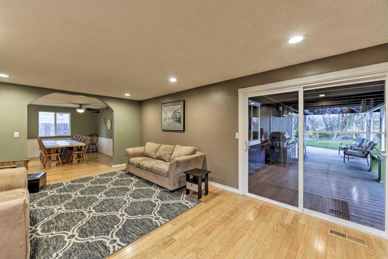 Central Medford Family Retreat With Large Yard! Exteriér fotografie
