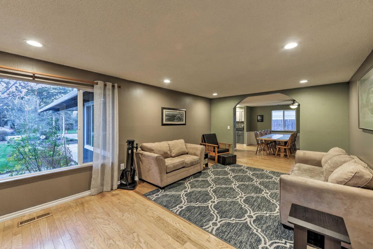 Central Medford Family Retreat With Large Yard! Exteriér fotografie